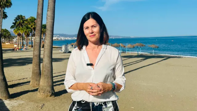 Isabel Pérez lamenta que «cuando llueve, las playas nos recuerdan que el saneamiento sigue sin resolverse»