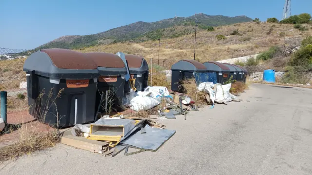 Instan al Ayuntamiento de Benalmádena a «actuar de inmediato» tras el requerimiento de la Junta por “el vertedero incontrolado” en Rocas Blancas