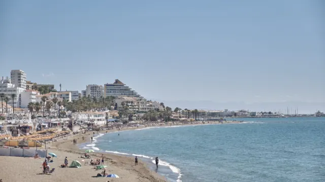 Cierre de playas en Benalmádena: El PSOE exige explicaciones a Lara y reclama responsabilidades a ACOSOL y la Junta de Andalucía