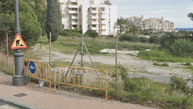 Vecinos de comunidades de Seghers y el PSOE de Estepona presentan alegaciones al proyecto del hotel y rechazan que pase de dos a seis plantas