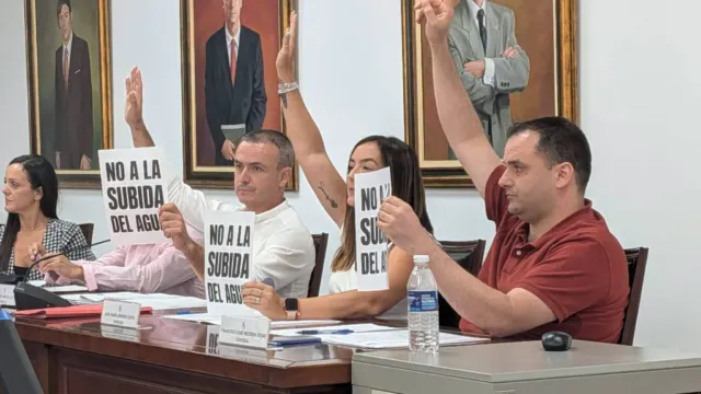 El debate sobre la gestión del agua en Manilva revive las tensiones políticas por la prórroga a Hidralia