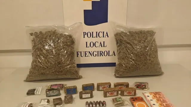 La Policía Local de Fuengirola interviene más de seis kilos de droga en un pub clandestino del Puerto Deportivo