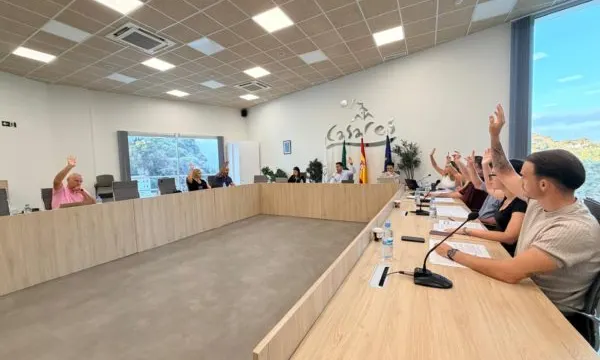 El Pleno de Casares aprueba por unanimidad exigir a la Junta la construcción de un colegio público en Casares Costa